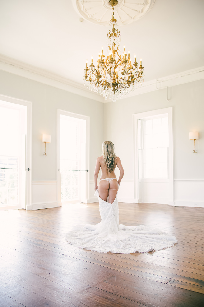 Special bridal boudoir shoot - Freire Wedding Photo - Luxury